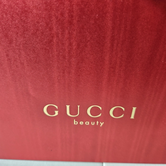 Gucci Beauty Red Woodgrain Pattern Gift Bag - Picture 15 of 16